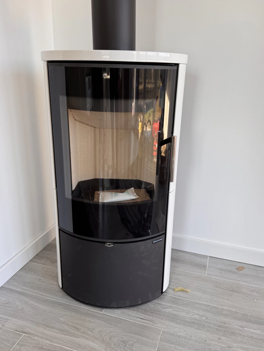 Nowoczesny piecyk kominkowy ecodesign - kominki Bielsko